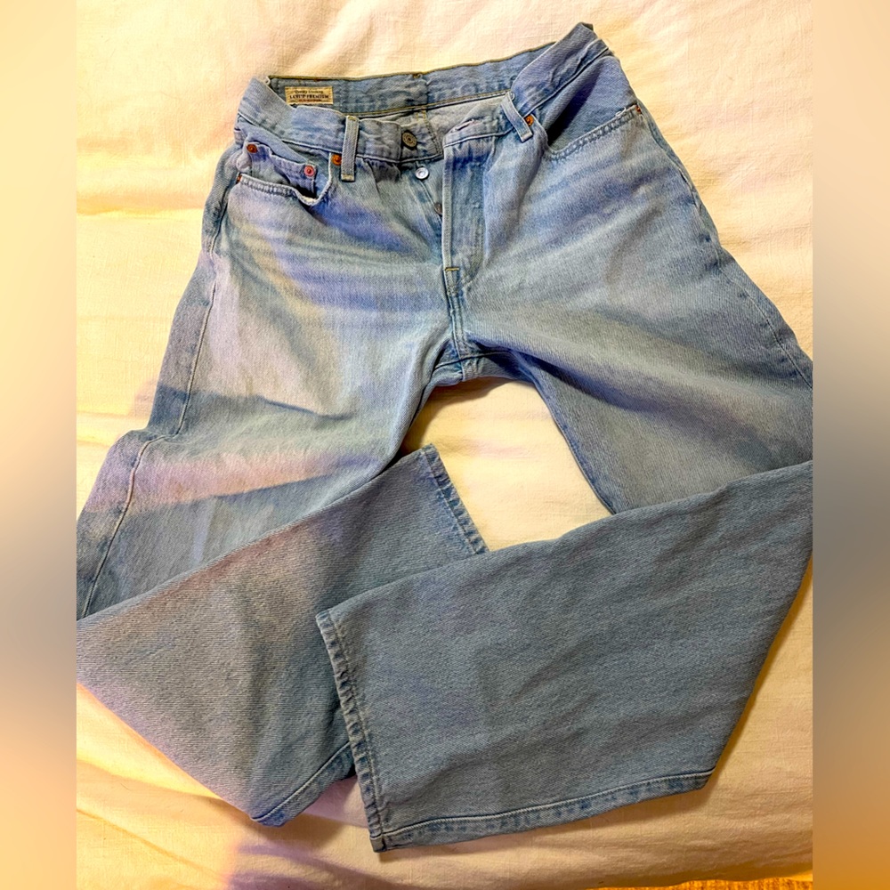 Vintage button fly high rise Levi’s baggy fit size 28